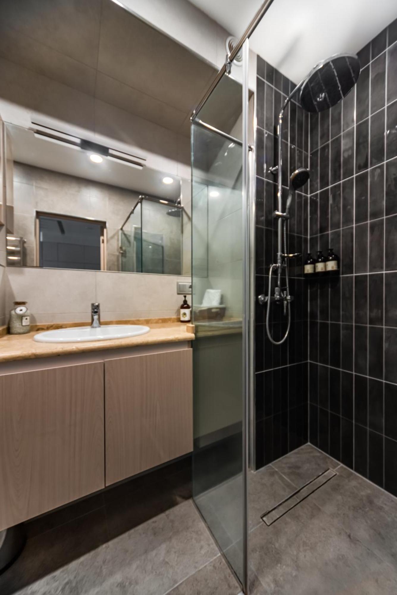 Thames Apartment By Downtown Inn, City Center Yerevan Exterior photo